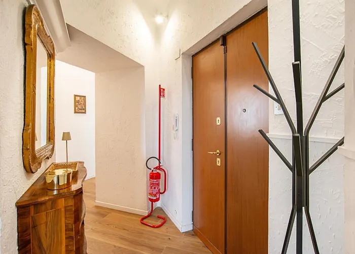 Tangerine Garden Apartment *