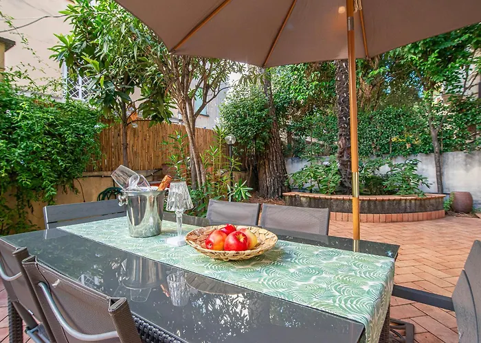Tangerine Garden Apartment *